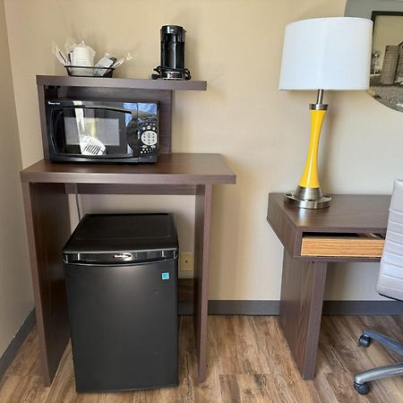 Super 8 By Wyndham Winfield-Quail Ridge Area Hotel Bagian luar foto