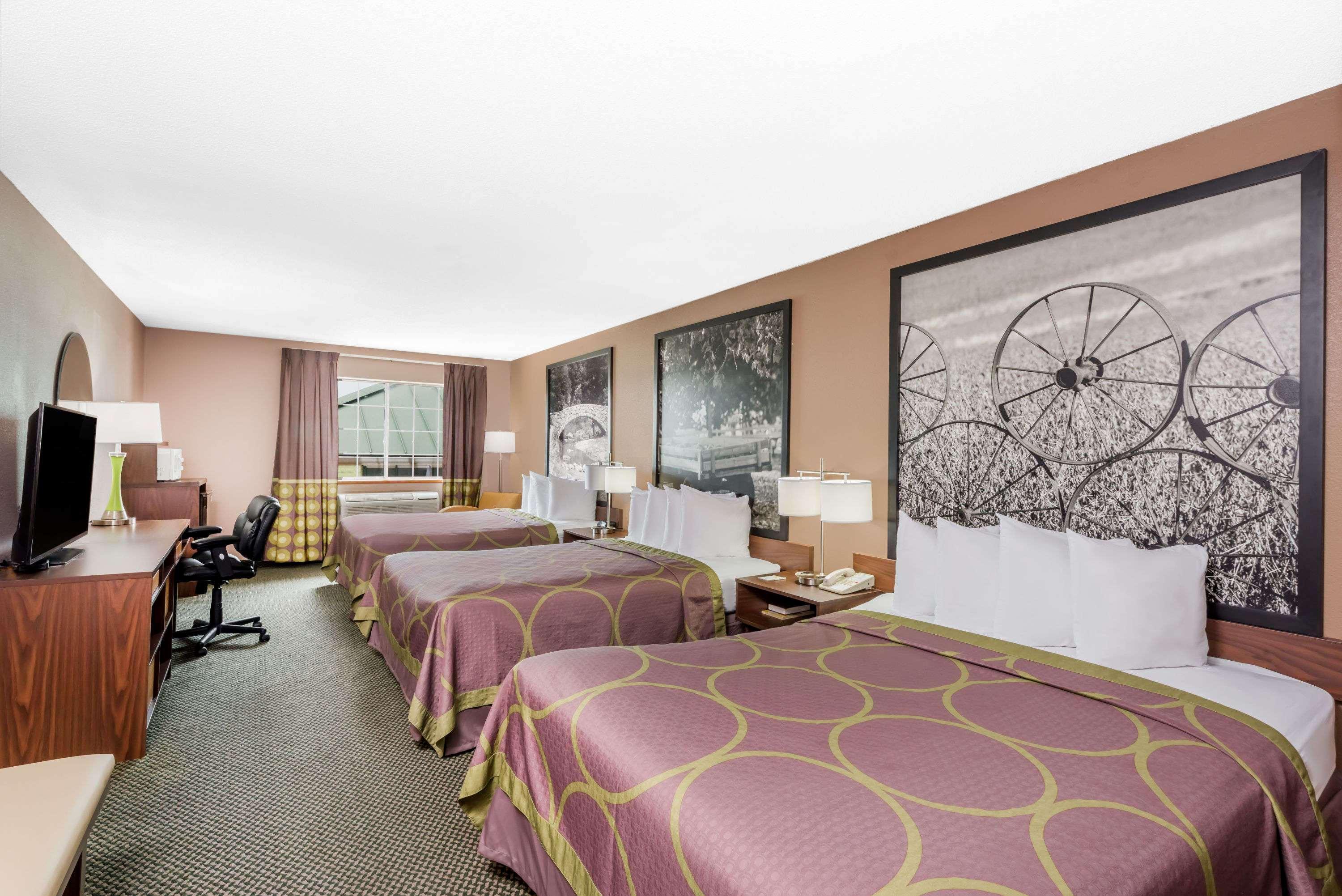 Super 8 By Wyndham Winfield-Quail Ridge Area Hotel Bagian luar foto