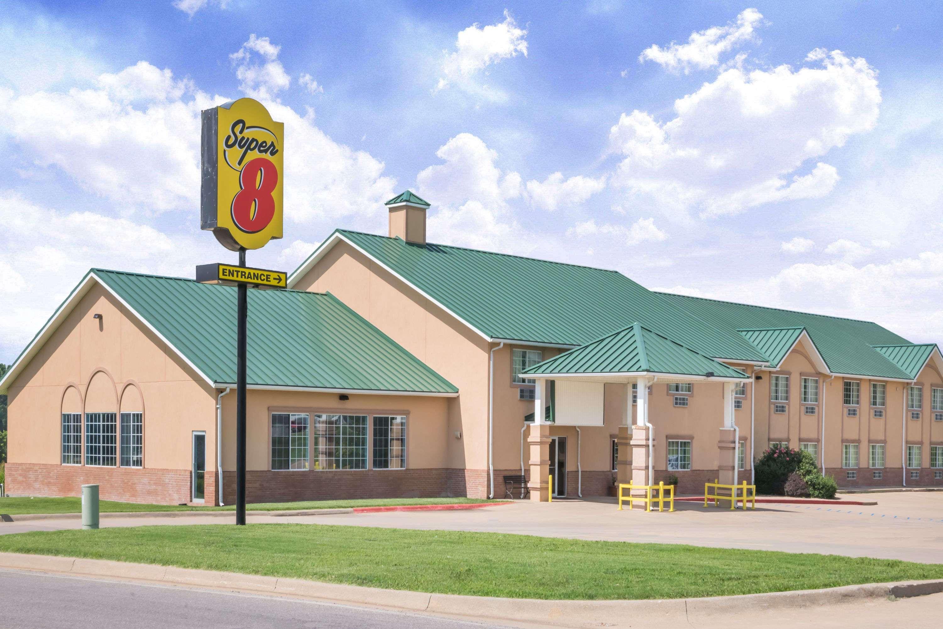 Super 8 By Wyndham Winfield-Quail Ridge Area Hotel Bagian luar foto