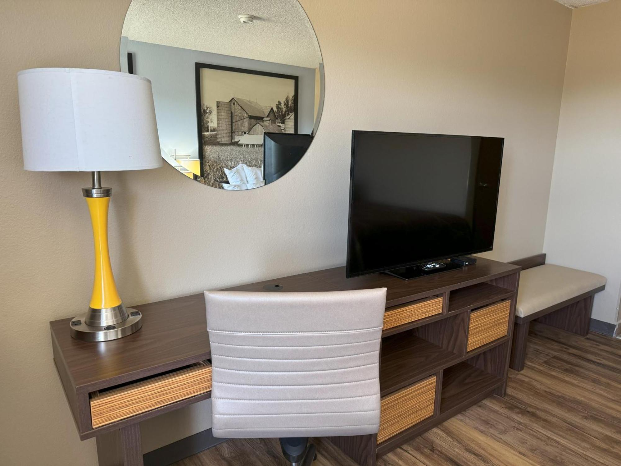 Super 8 By Wyndham Winfield-Quail Ridge Area Hotel Bagian luar foto