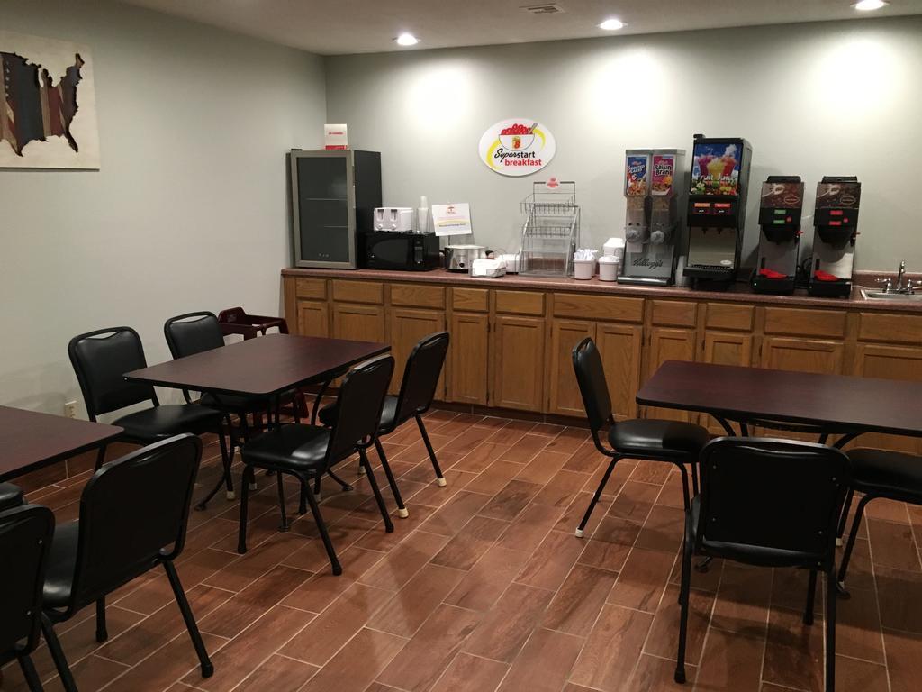 Super 8 By Wyndham Winfield-Quail Ridge Area Hotel Bagian luar foto